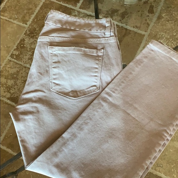 LOFT Denim - Loft Women’s Modern Capri. Ankle Length.Light Gray